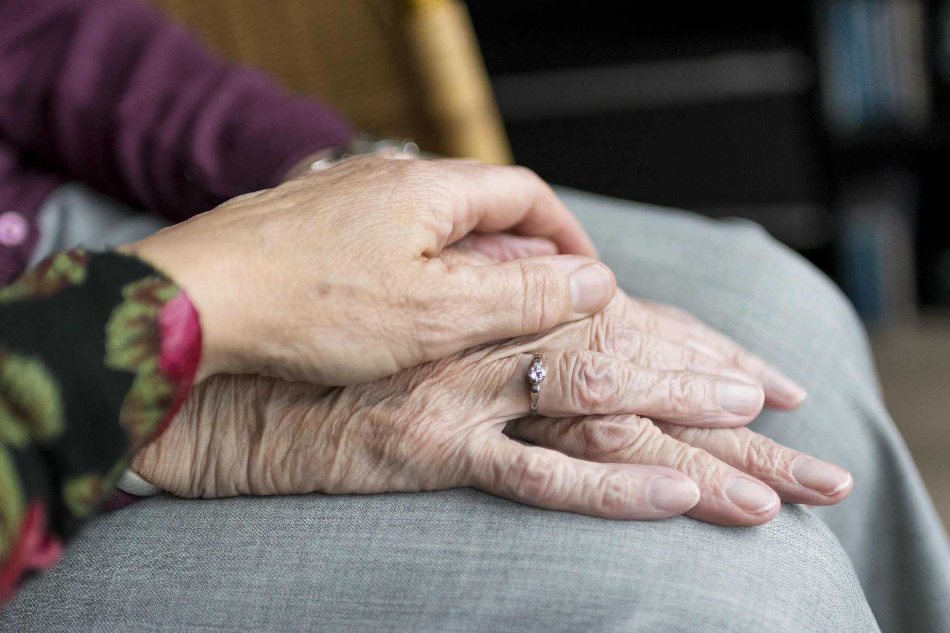 Pflegebedürftigkeit: Deutsche unterschätzen Pflegekosten massiv