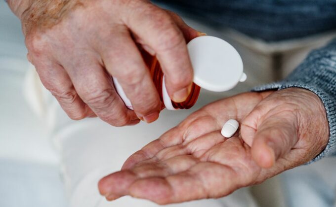 Parkinson verstehen: Von den ersten Anzeichen bis zur Therapie